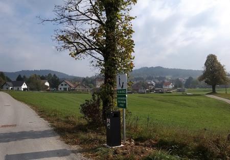 Koš na koncu Vrtne pri čistilni napravi Rakek Foto Boštjan Otoničar1